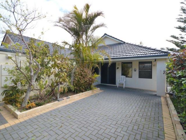Upmarket Coastal Location