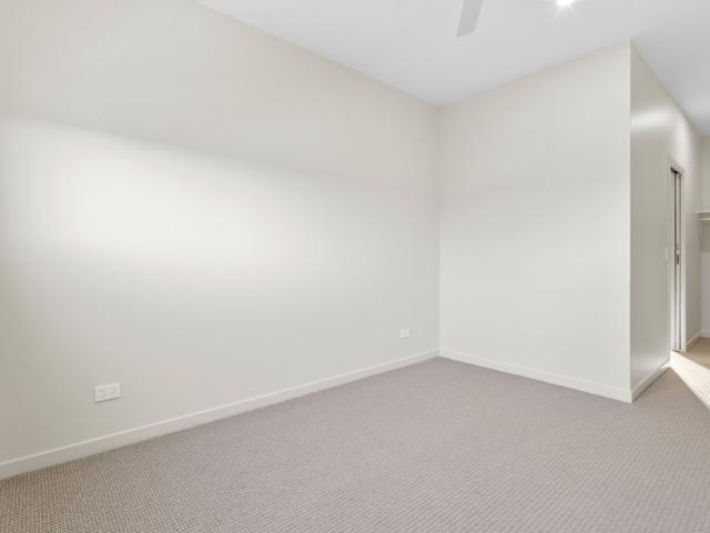 Upmarket Luxury Townhome with 3 Parking Spaces