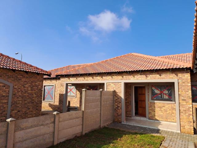Upmarket Modern 3 Bed Townhouse Riversdale Meyerton