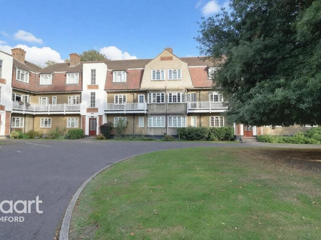 Upminster Road, HORNCHURCH 2 bed apartment to rent £1,600 pcm £369 pw