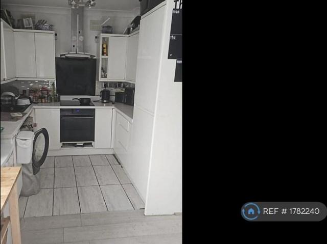 Upminster Road North, Rainham, RM13 1 bed in a house share to rent £795 pcm £183 pw