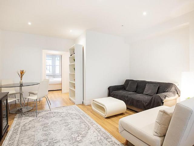 Upcerne Road, 48, London SW10 1 bed apartment to rent £2,500 pcm £577 pw