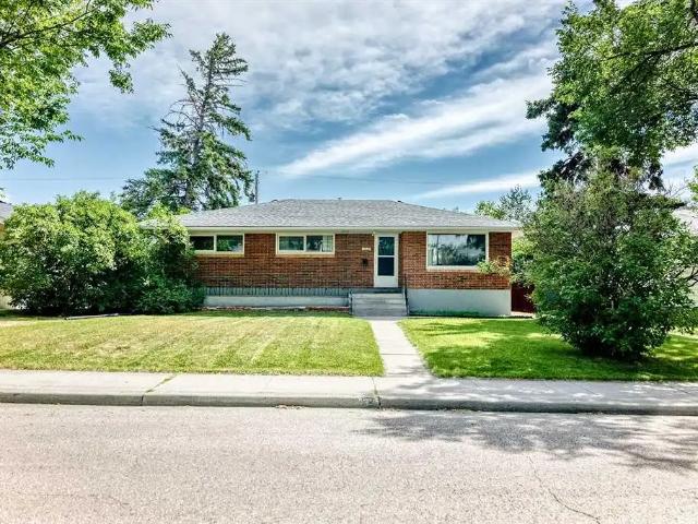 Updated Mainfloor for Rent near downtown