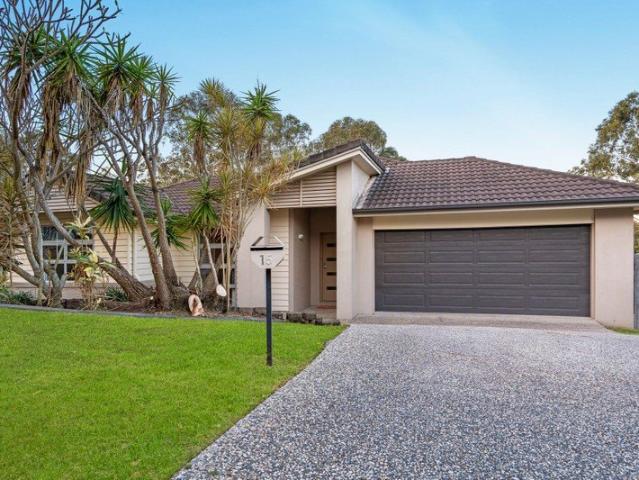 Updated Modern Family Living in a Quiet Cul de Sac