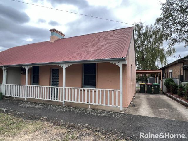 UPDATED ONE BEDROOM UNIT CLOSE TO TOWN