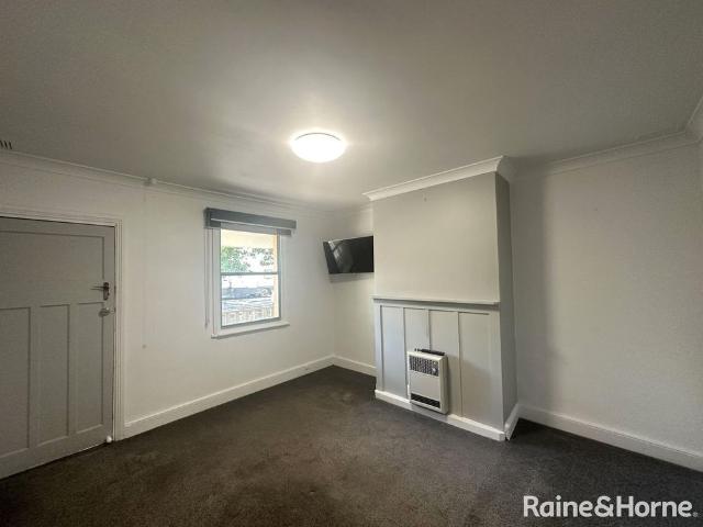 UPDATED ONE BEDROOM UNIT CLOSE TO TOWN