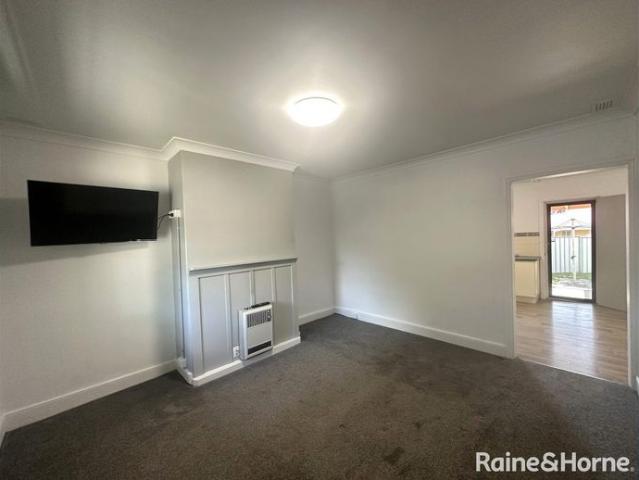 UPDATED ONE BEDROOM UNIT CLOSE TO TOWN