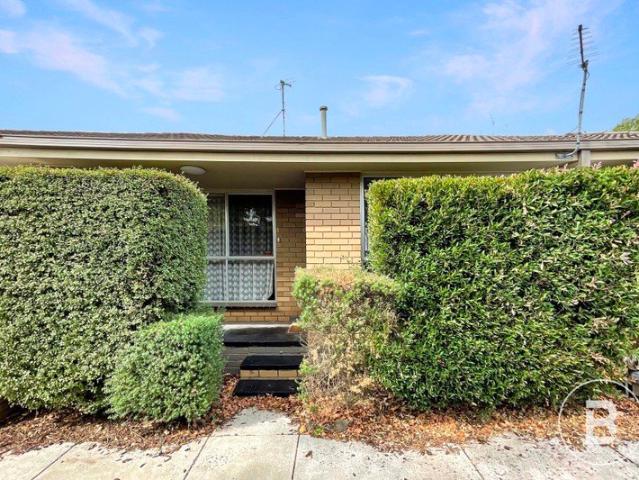 UPDATED ONE BEDROOM UNIT IN SOUGHT AFTER LOCATION