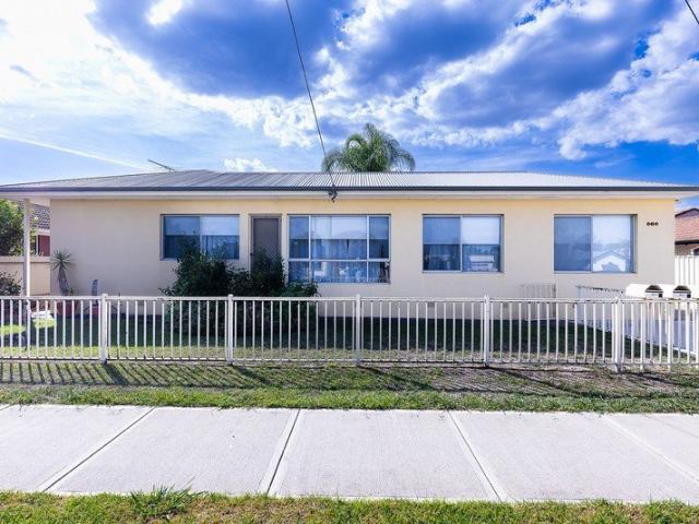 Updated and Fresh 2 Bedroom Unit!