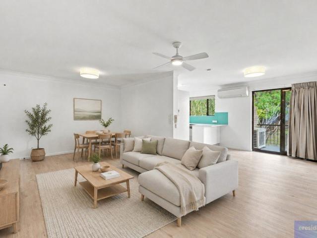 Updated Apartment with an Oversized Balcony in the Heart of Taringa