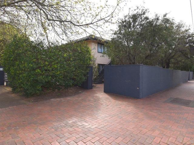 UPDATED APARTMENT ACROSS THE ROAD FROM MONASH UNI