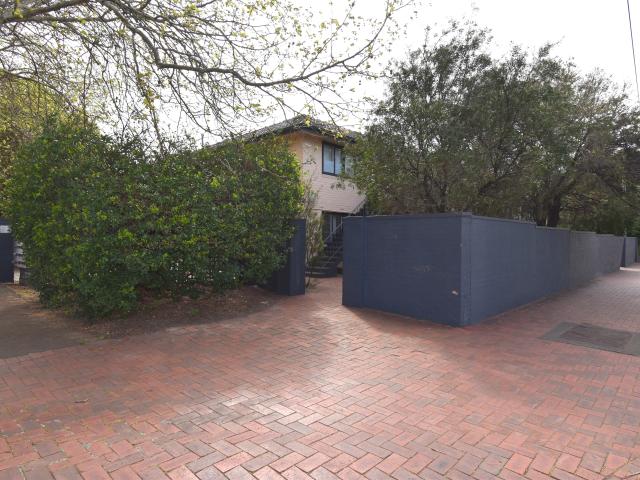 Updated Apartment across the Road from Monash Uni