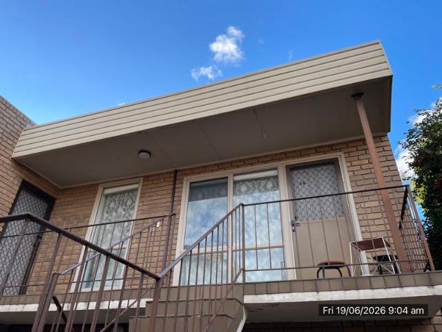 Updated Apartment Close to Shops