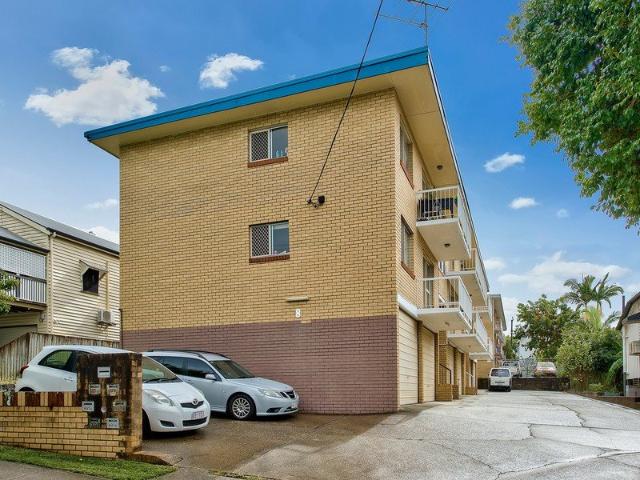 UPDATED APARTMENT IN PRIME LOCATION