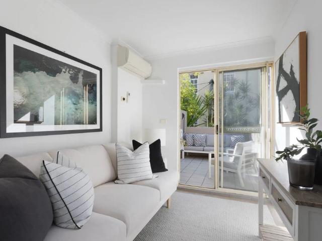 Updated Boutique Apartments in a Character Terrace Close to Oxford Street & Hyde Park