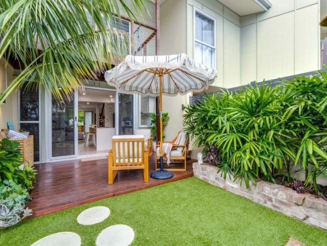 UPDATED CASUARINA BEACHSIDE TOWNHOUSE