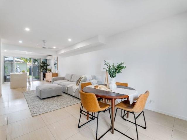 UPDATED CASUARINA BEACHSIDE TOWNHOUSE