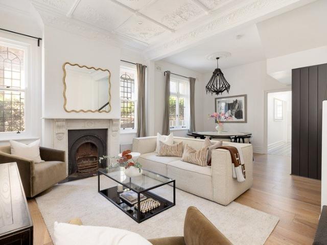 Updated character residence on the Woolwich peninsula