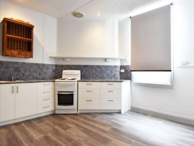 UPDATED COTTAGE IN POPULAR CENTRAL BALLARAT