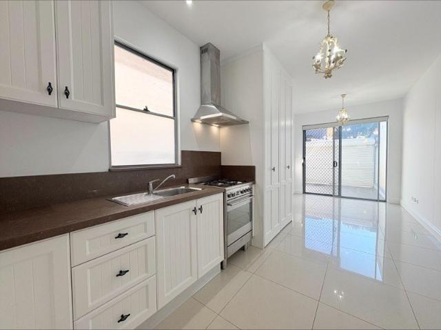 Updated Cozy 2 Bedroom Terrace + Parking!
