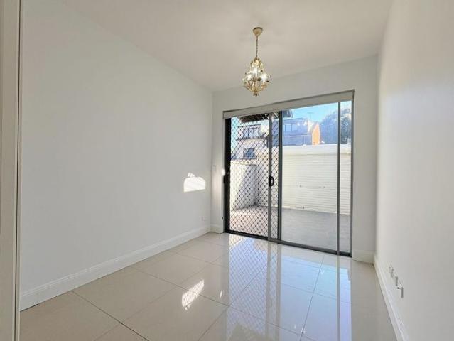 Updated Cozy 2 Bedroom Terrace + Parking!