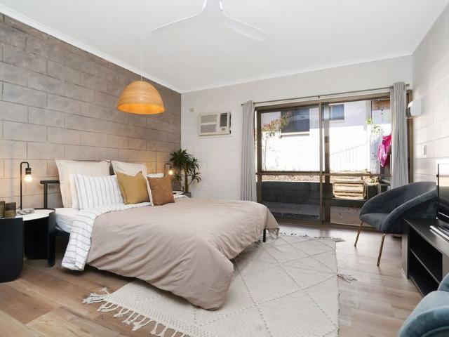 UPDATED FURNISHED & EQUIPPED STUDIO IN CBD!