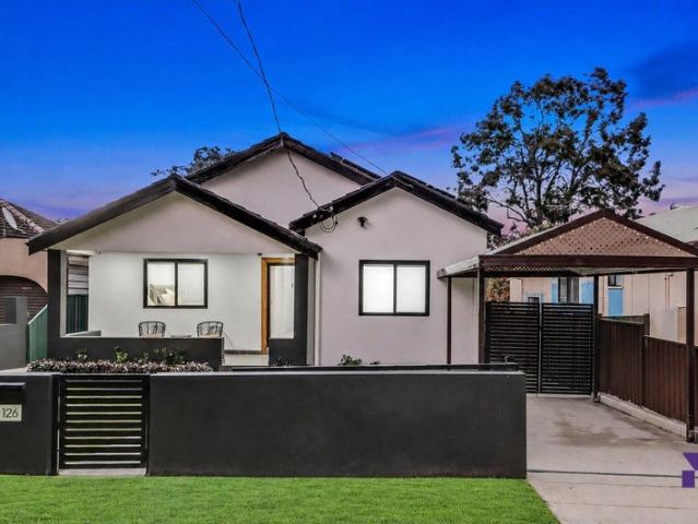 Updated family entertainer in a prime location