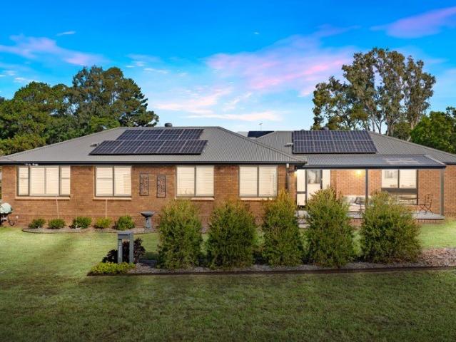 Updated family haven with granny flat retreat