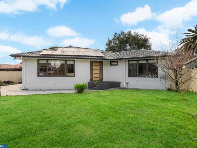 UPDATED FAMILY HOME IN LEAFY NEIGHBOURHOOD NEAR SCHOOL & SHOPS