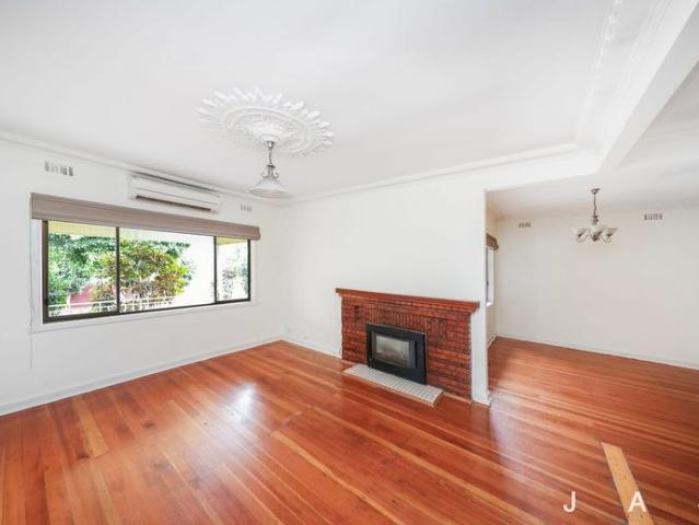 UPDATED FAMILY HOME IN PRIME LOCATION!