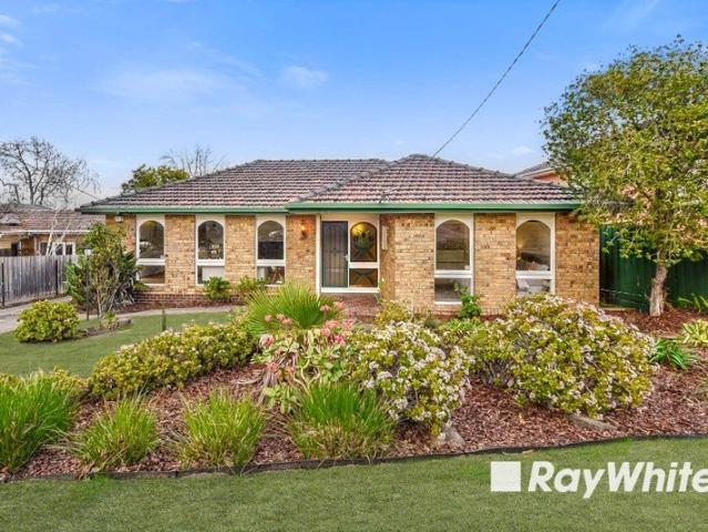 UPDATED FAMILY HOME WITH 2 LIVING ZONES!