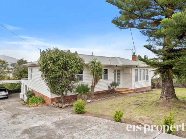Updated Family Home With Spacious Yard And Mountain Views