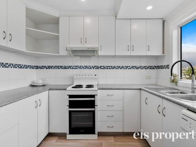 Updated Family Home With Spacious Yard And Mountain Views