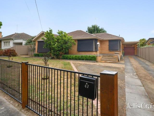 Comfortable family living on a generous 658m² allotment