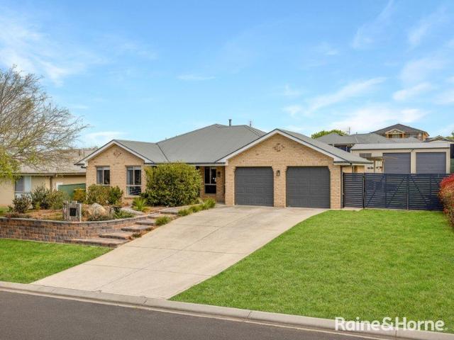 UPDATED FAMILY LIVING WITH SPACE TO SPARE