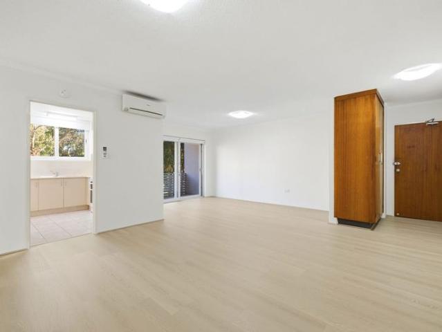 Updated Ground Floor Contemporary Apartment