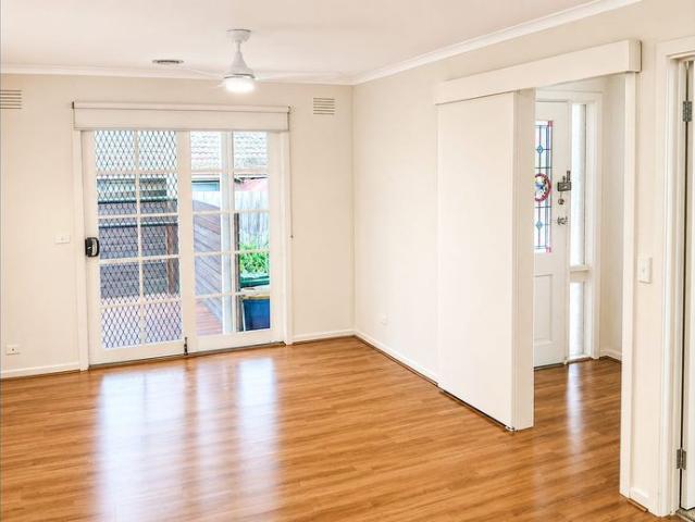Updated Home in Kambrya & Brentwood Park School Zone Location