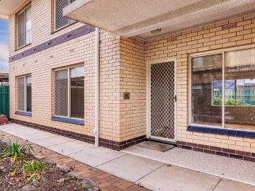 Updated home unit in popular lifestyle locale