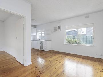 Updated home unit in popular lifestyle locale