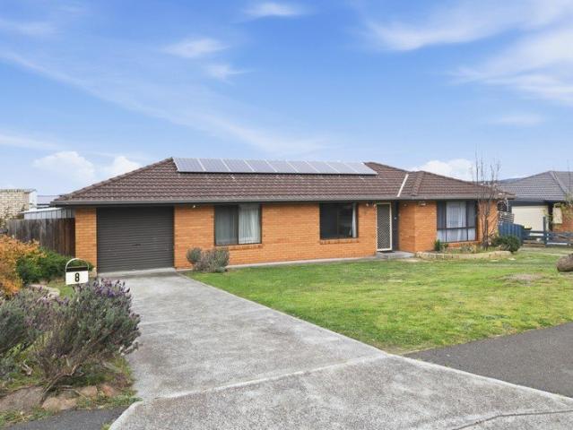 Updated interiors throughout, large under cover alfresco area, generous yard and off street parking