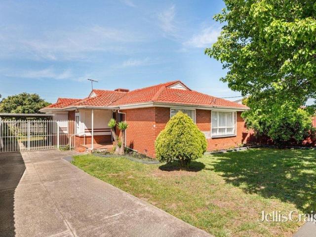 Updated Interiors, Modern Comfort & Convenient Thomastown Living