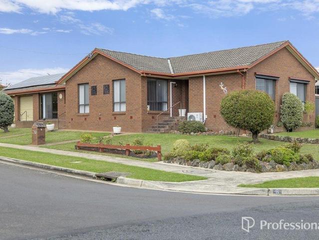 UPDATED & LOW MAINTENANCE READY TO MOVE IN!
