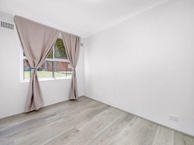 Updated Peaceful Parkside Apartment