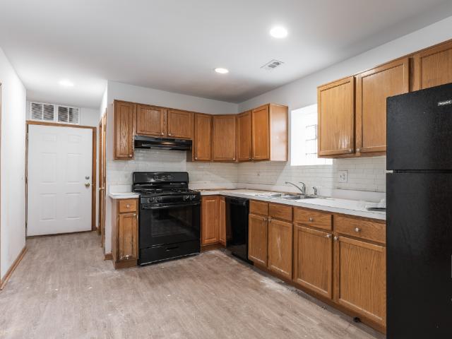 Updated Roscoe Village 2BR w/ Fireplace & Central Air
