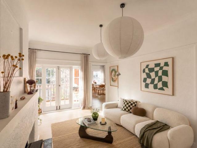 Updated & Stylish in St Kilda East Location