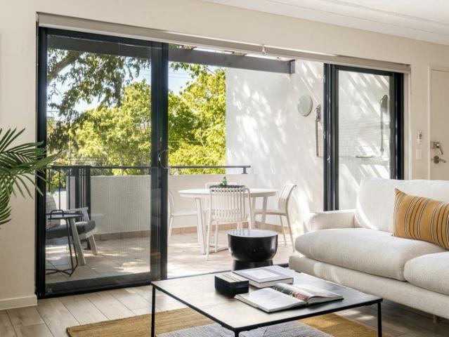 Updated, Spacious North Facing Apartment on Parklands