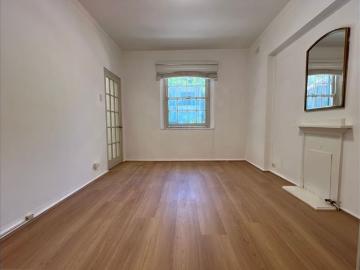 Updated Two Bedroom Apartment In Boutique Block