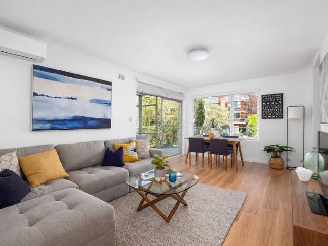 Updated two bedroom, close to beaches and transport