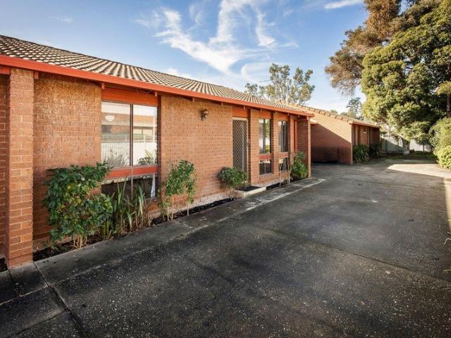 Updated Two Bedroom Unit 800m to Albury Base Hospital