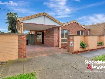 Updated Two Bedroom Unit in Prime Location!